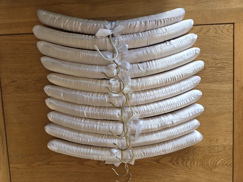 White padded satin vintage - white,